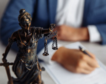 bigstock-Lawyer-Office-Statue-Of-Justi-389455336 (FILEminimizer) administrador de fincas colegiado